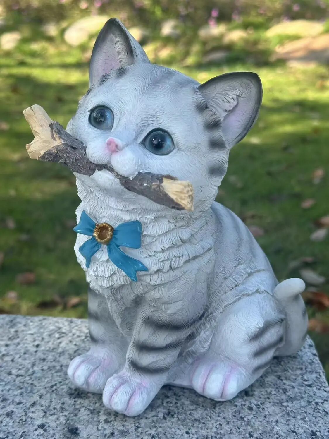 adorable kitten garden statue outdoor patio lawn balcony decor