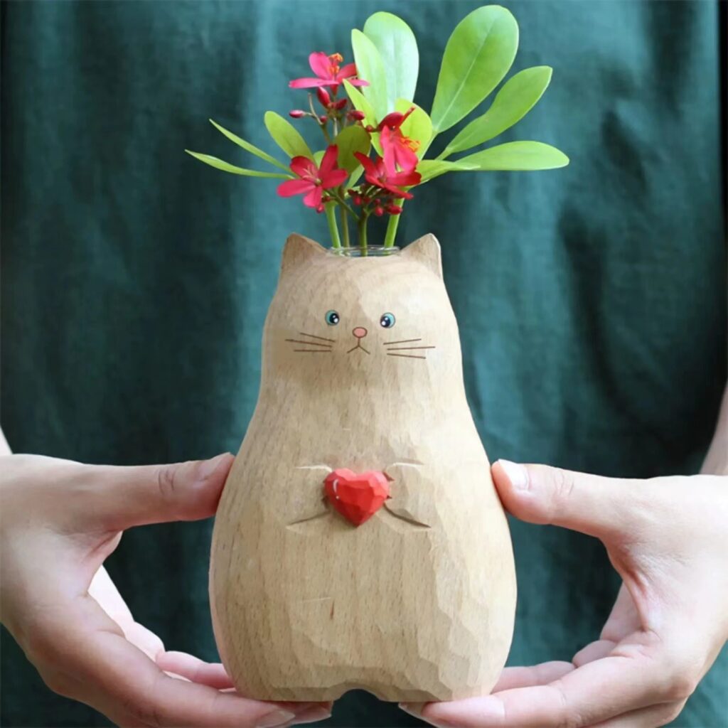 Wooden Cat Vase with Heart – Unique Gift for Cat Lovers