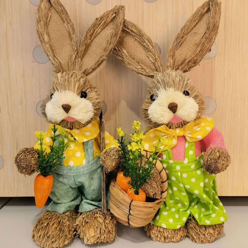 Handwoven Straw Rabbit Couple Figurines for Garden Decor