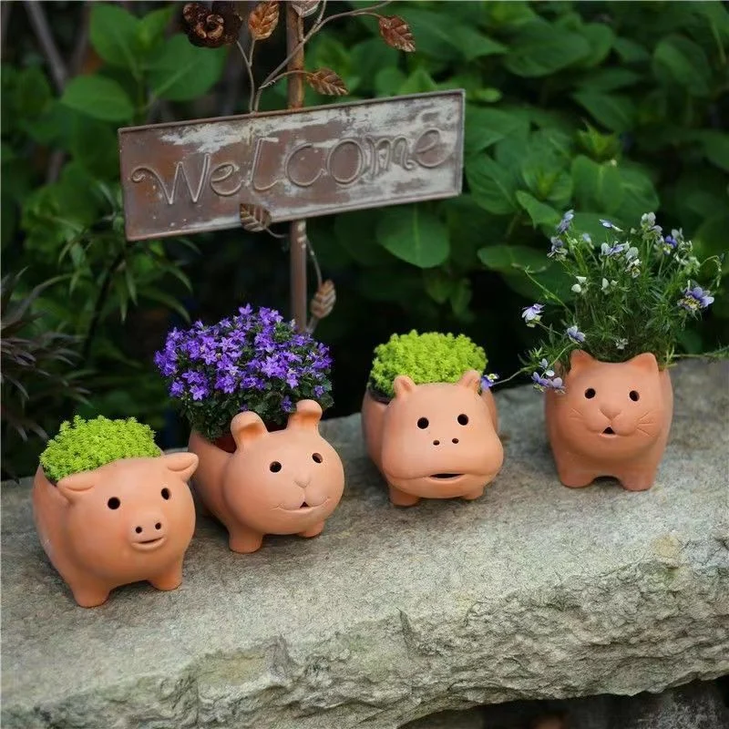 detail terracotta animal planter 03