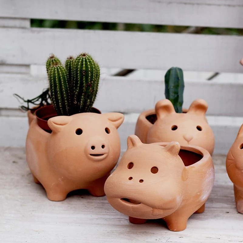 detail terracotta animal planter 04