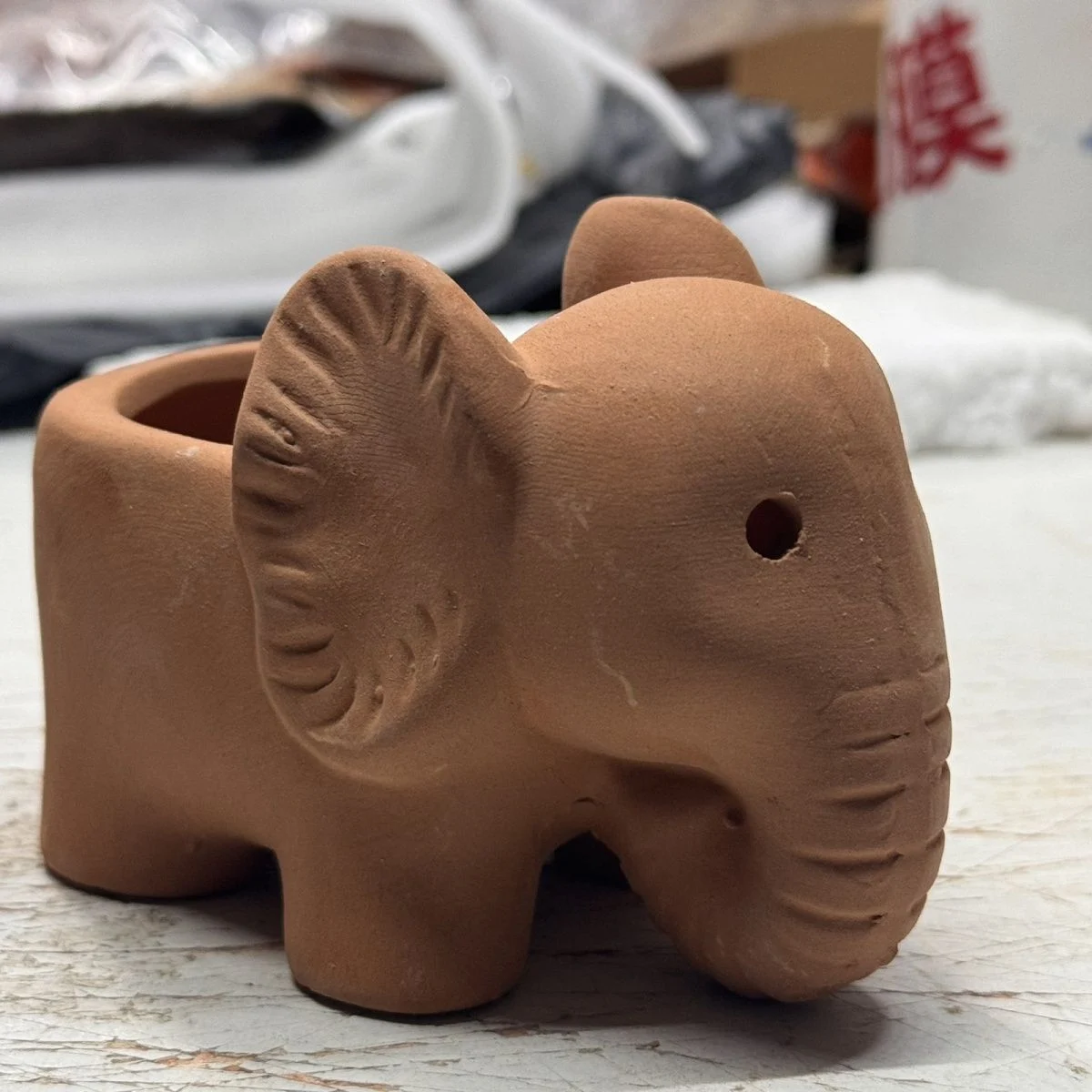 detail terracotta animal planter 05