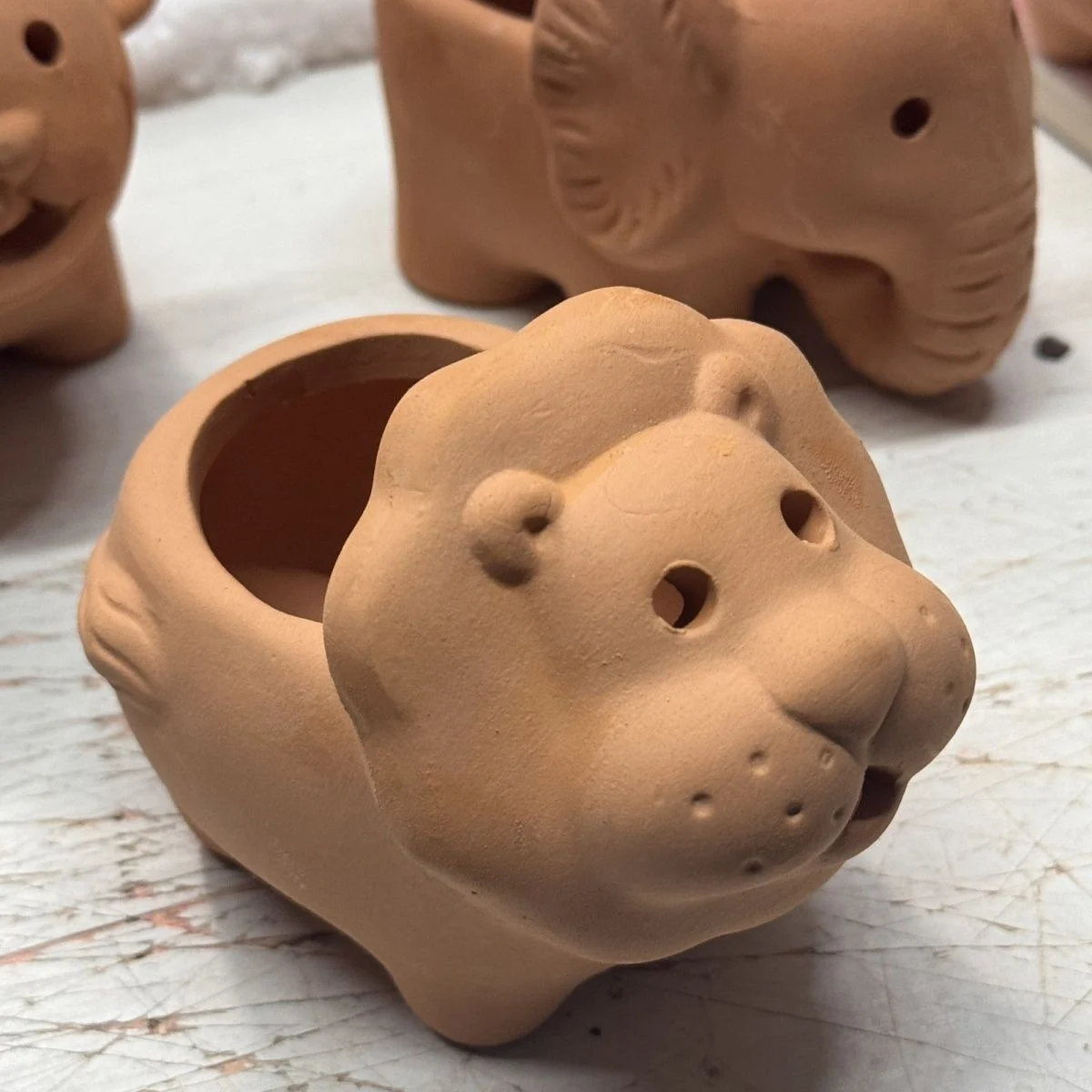 detail terracotta animal planter 10